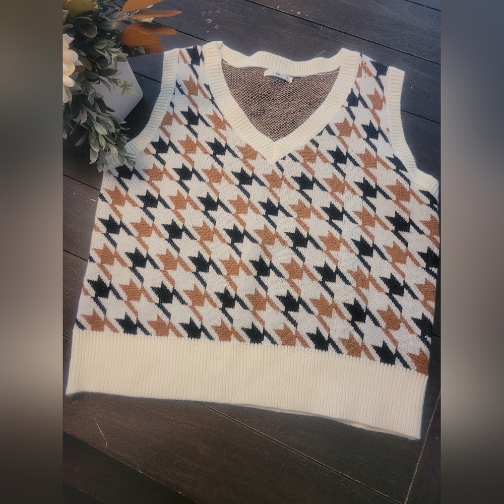 Timing Houndstooth V-Neck Sweater Vest - Black, Brown, and White- Size Medium